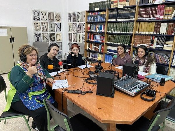28 radiohalloween 01