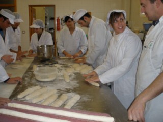 alumnos_Santiago_Apostol_formando_320x200